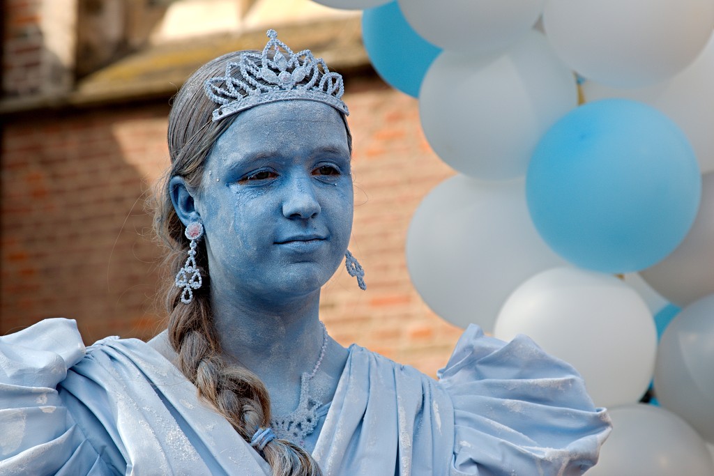 living statue levend standbeeld evenement event festival festiviteit kunst art straatkunst streetart artiest beeld beeldhouwwerk sculpture sculptuur